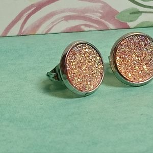 Stud earings